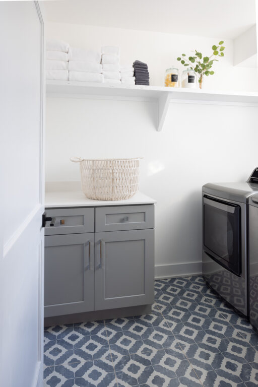 Laundy room pictures by real estate photographer